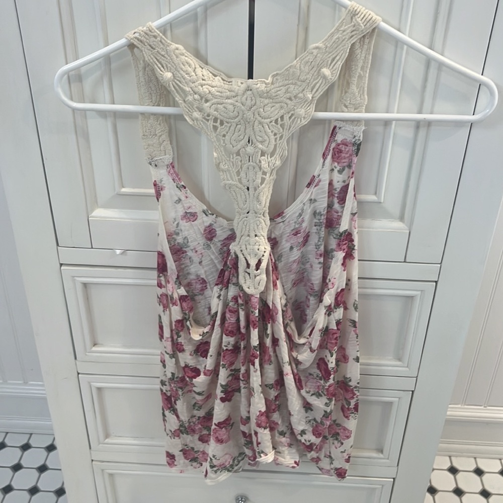 NWT Flowy Cropped Racerback tank - Picture 4 of 5